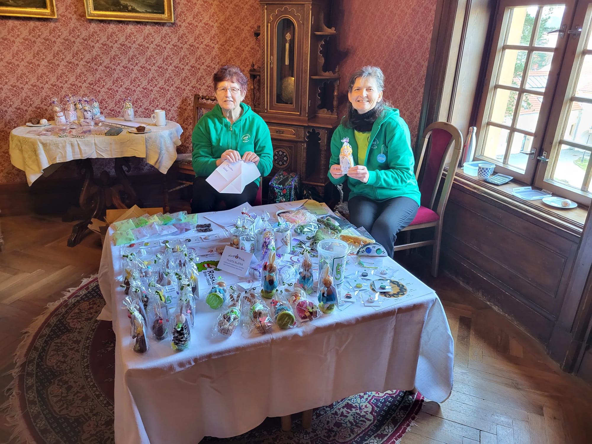 Vlasta + Romana u stánku